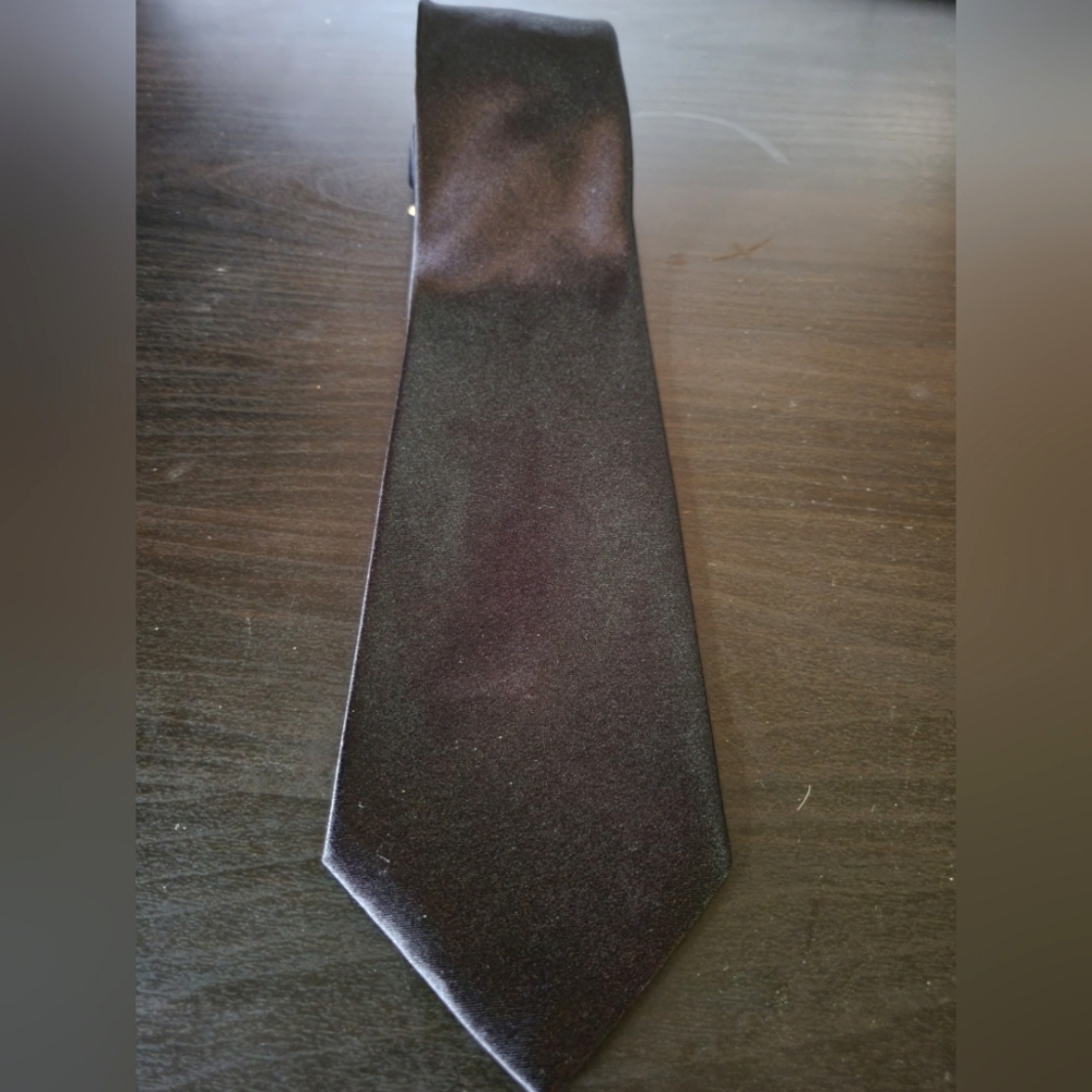 Protocol men's polyester tie. Plain black.